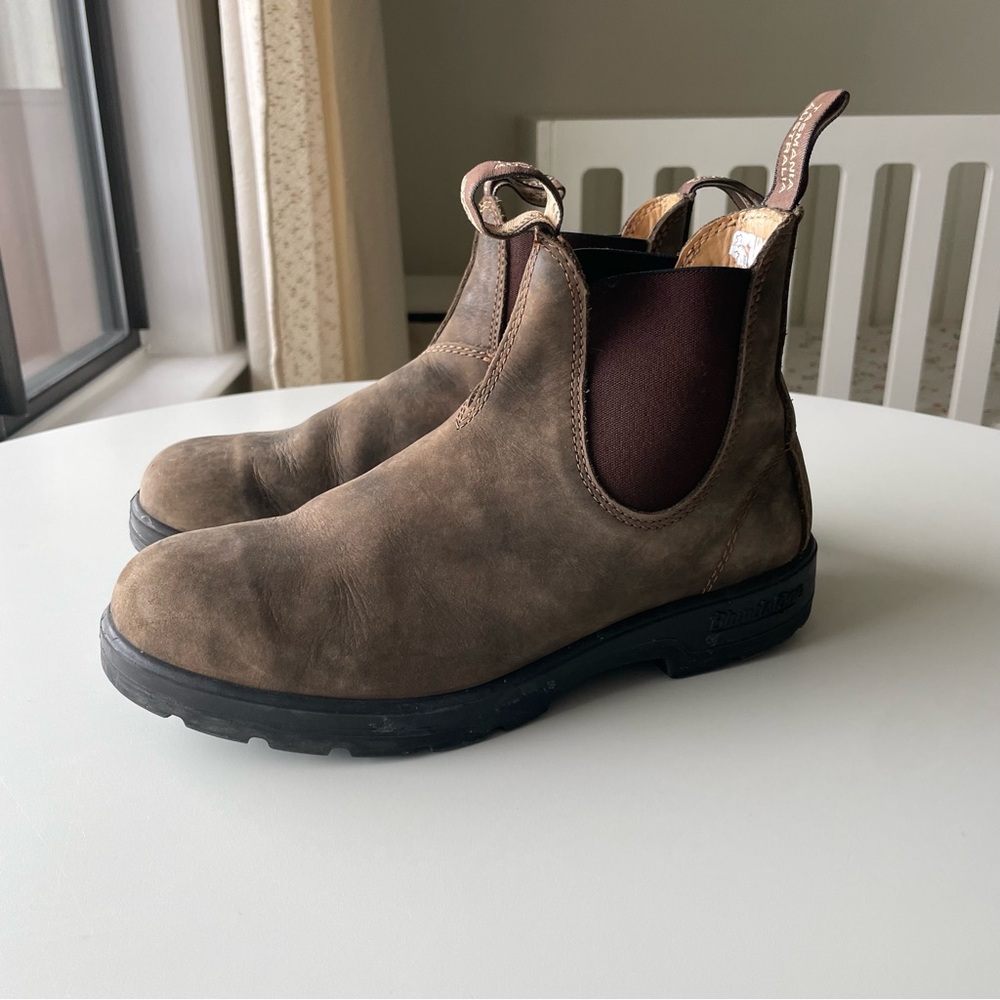 Blundstones 585
WOMEN'S CLASSICS
CHELSEA BOOTS - RUSTIC BROWN